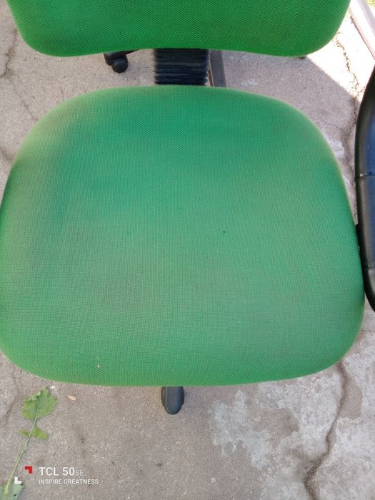 Cadeira elevatória de secretária em tecido.