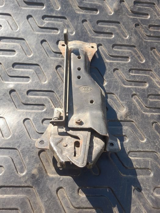 Замок капота для Киа Соренто 1