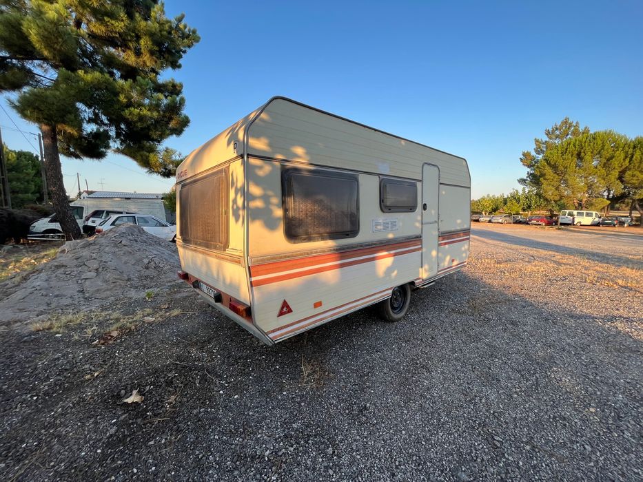 Vende-se caravana clássica para restauro