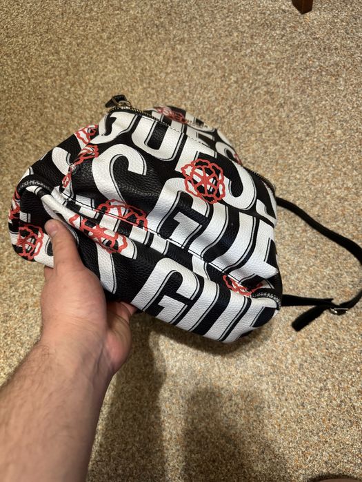 Женский рюкзак guess