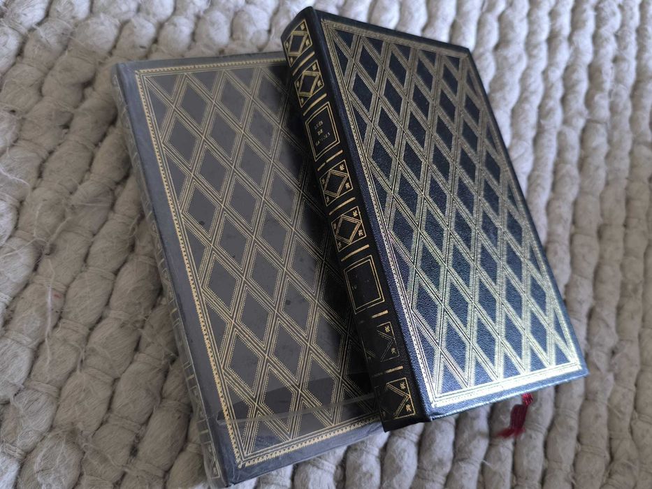 Livro "Os Lusíadas"  (2 Volumes - Completo) de Luís de Camões