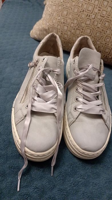 Взуття (макасини)