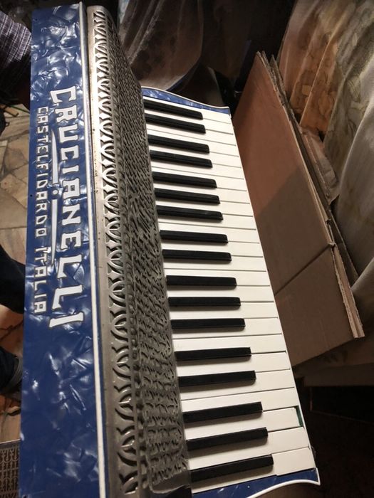 Akordeon Crucianelli 4 chórowy 120 basów