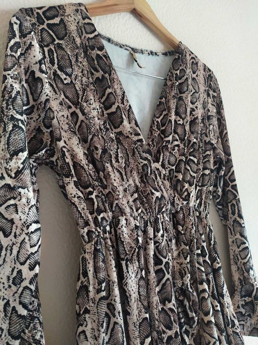 Vestido tigresa com racha