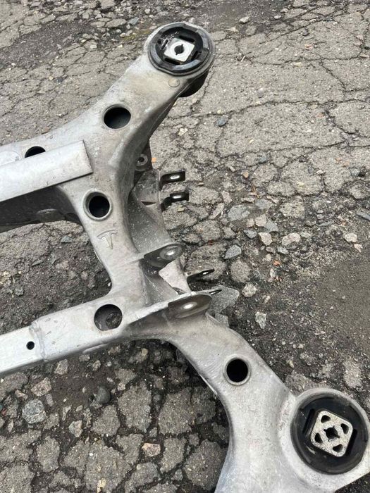 Задній підрамник Балка Tesla Model S 2012-2020р. 100982600a