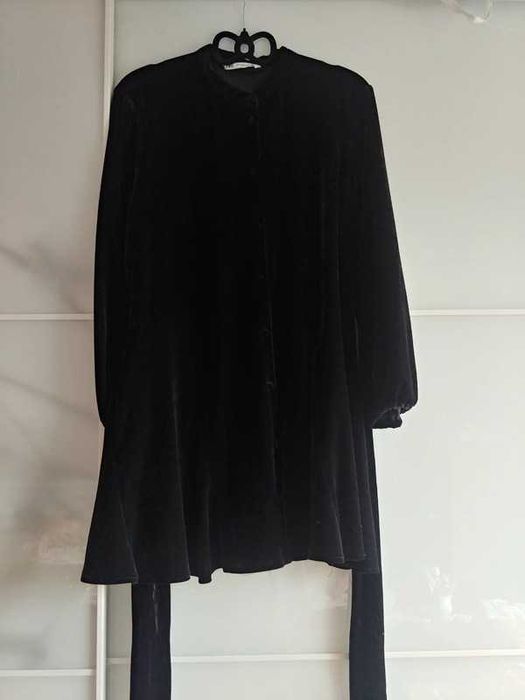 Zara mini sukienka z aksamitu