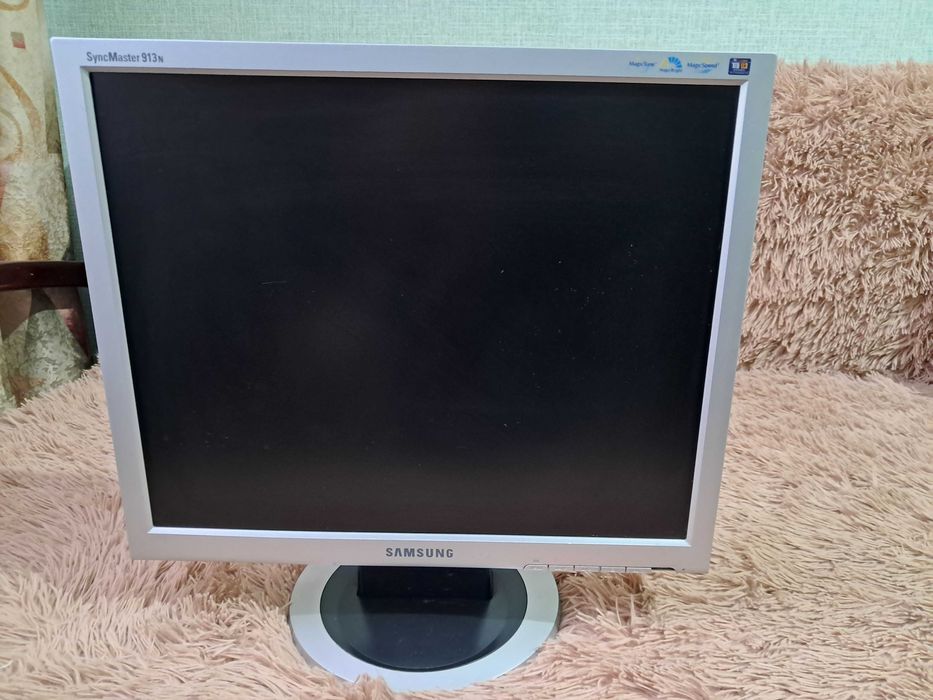 Продам монiтор Samsung.