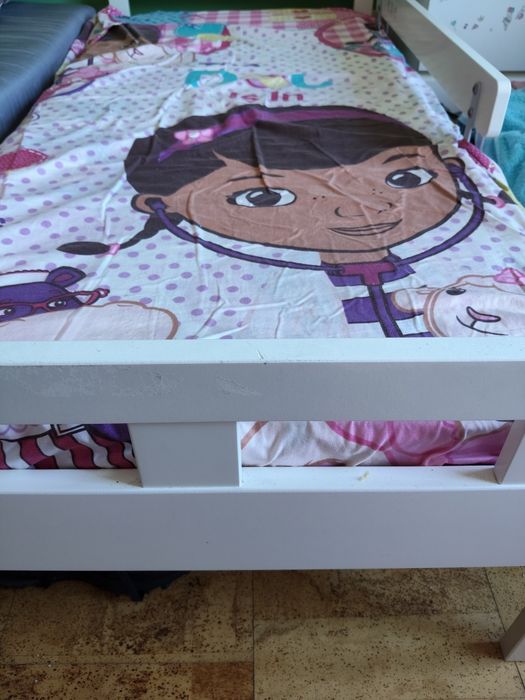 Cama de criança branca