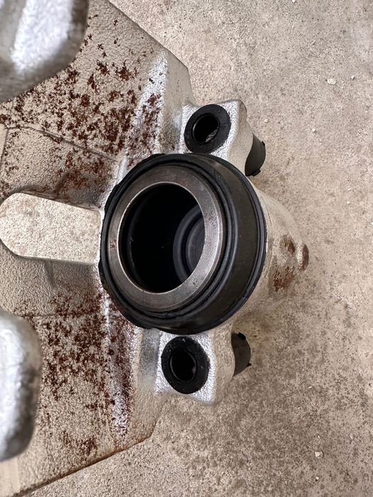 1K0615124E Суппорт передній RH Audi TT A3 A1 VW Golf Jetta B6 B7 EOS