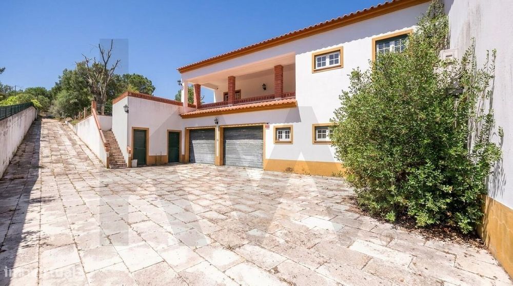 Moradia T4 com Arquitetura Tradicional Alentejana com Terreno de 3750m