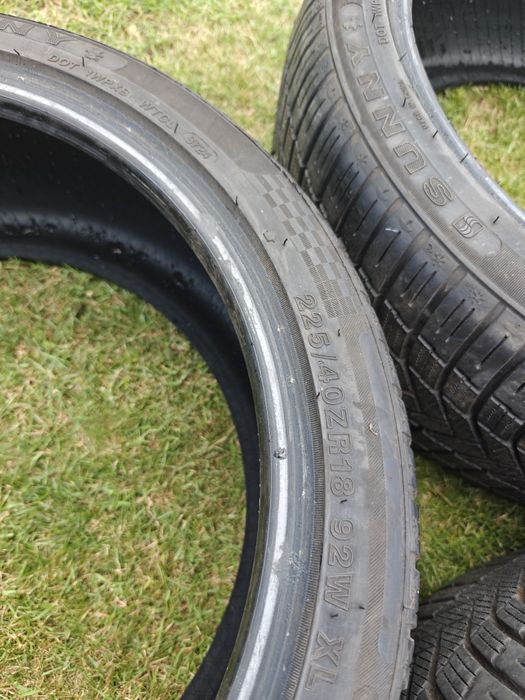 Opony wieloseozonowe 18" 225/40 i 235/40 jak nowe