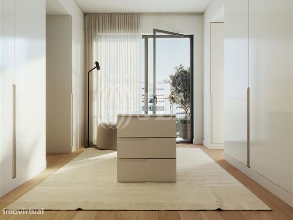 Apartamento T4 com estacionamento, Campo Grande, Lisboa