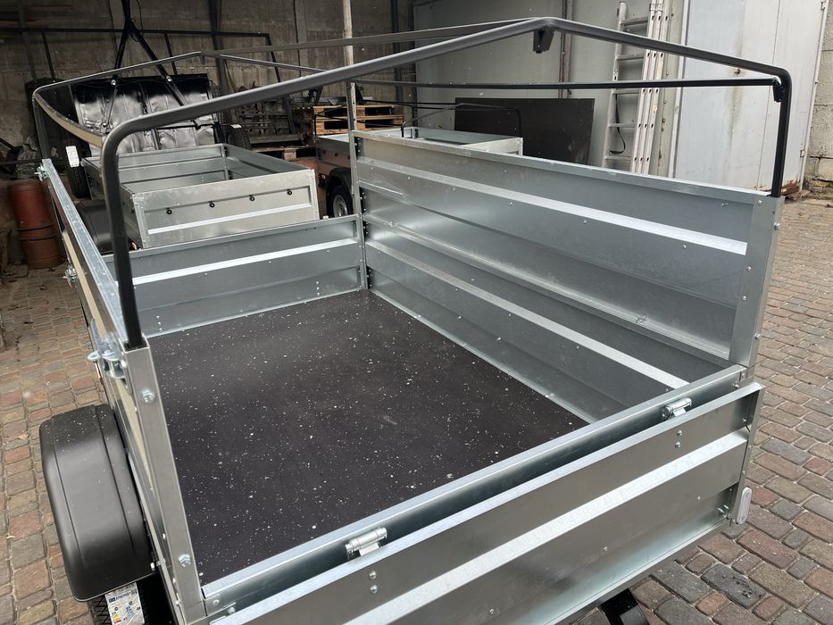 Причіп розміром 2.08 м Х 1.31 м Х 80 см