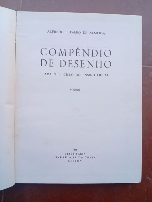 Livro "Compêndio de Desenho para o 1.º Ciclo do Ensino Liceal"