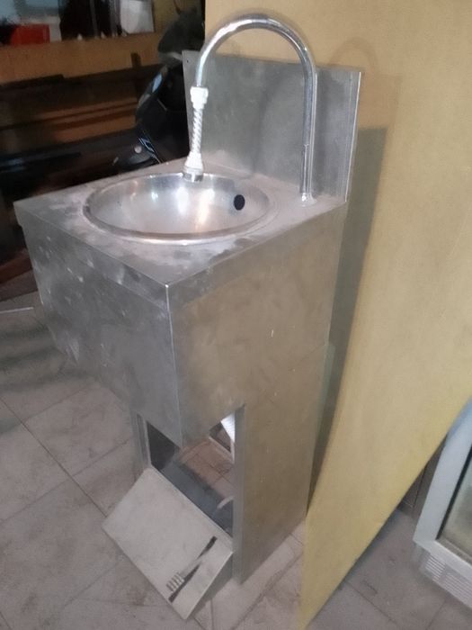 Lava mãos industrial com pedal e torneira