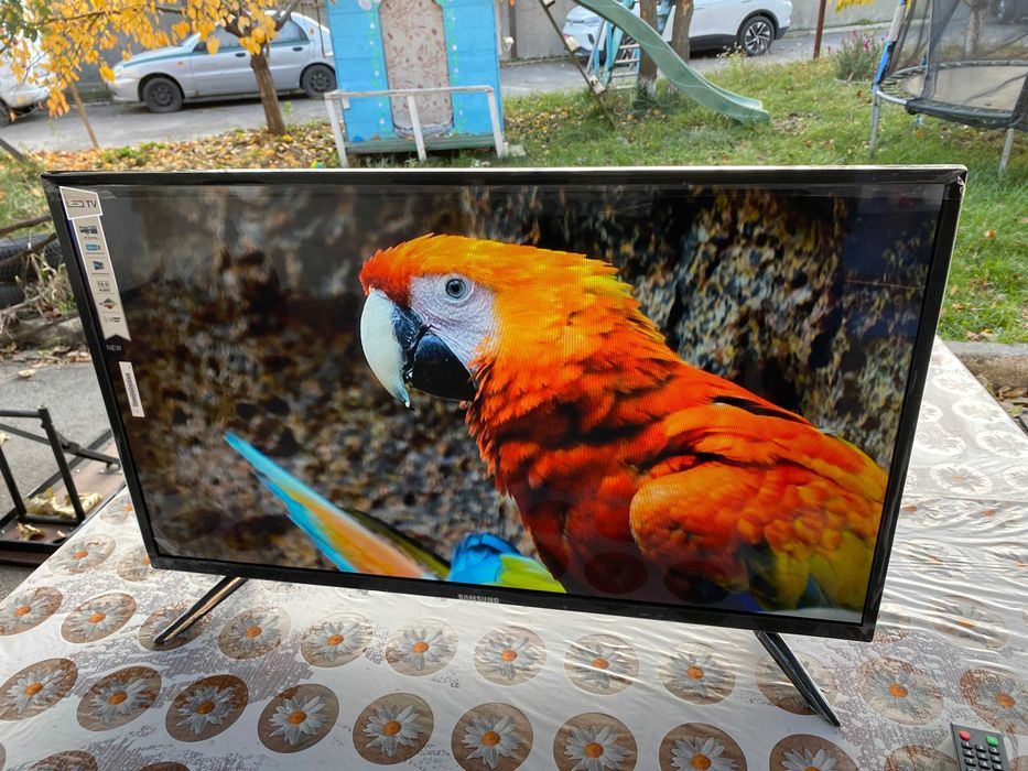 Телевизор Samsung 42 диагональ 4К 2/16GB Т2 Smart TV голосовий пульт