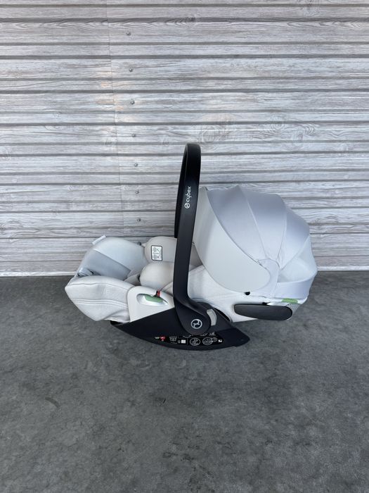 Cybex Cloud T Plus i-Size в кольорі Platinum White/Light Grey