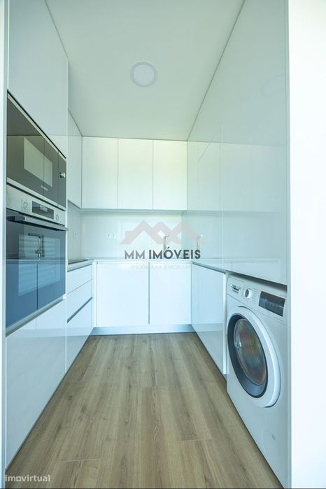Apartamento T1 Novo |  Polo Universitário  | S. João | Varanda | Garag
