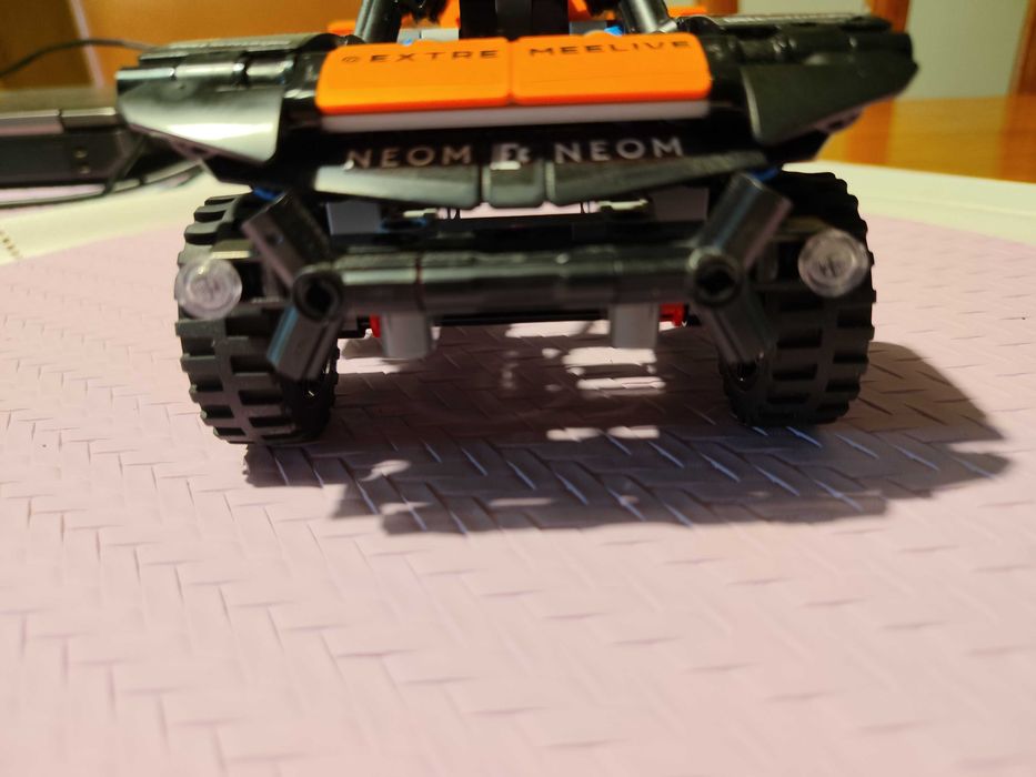 Lego Technic  pojazd Neom 42166