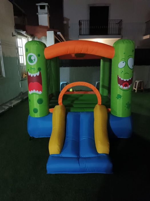 Aluga-se vários insuflaveis