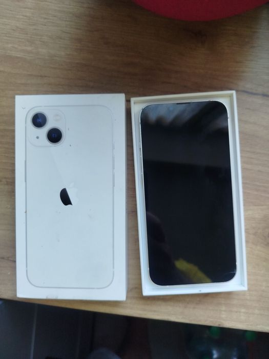 iPhone 13.     .