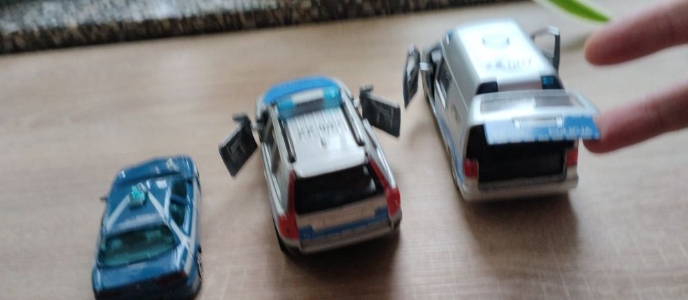 Zestaw samochodów policyjnych metalowe duże