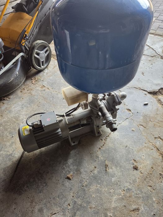 Hydrofor trzy fazowy