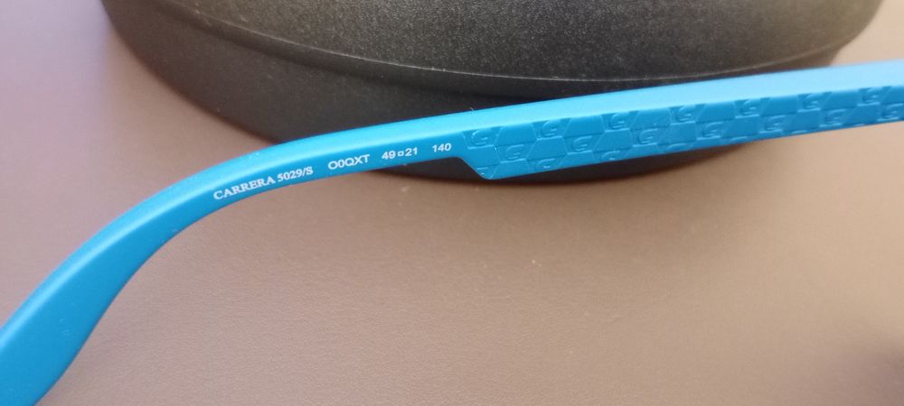 Óculos de sol Carrera redondos usados 3 vezes