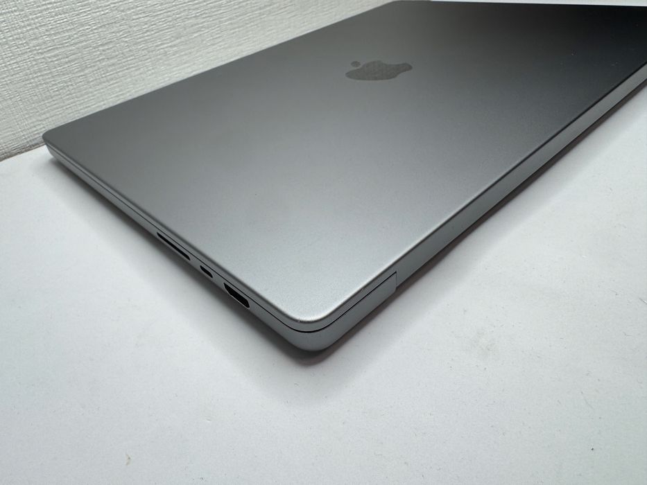 MacBook Pro Retina 16 2021 M1 Pro 16GB,512Gb SSD Space