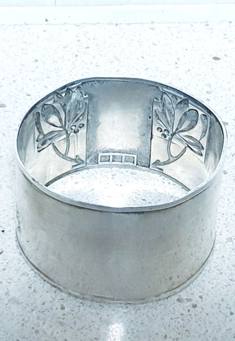 Linda antiga argola de guardanapo Arte Deco com banho em prata