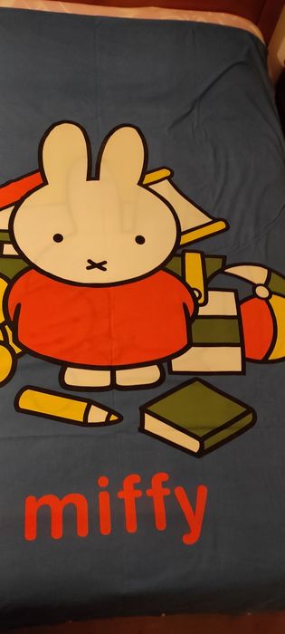 Capa de edredão solteiro Miffy e Minions solteiro.