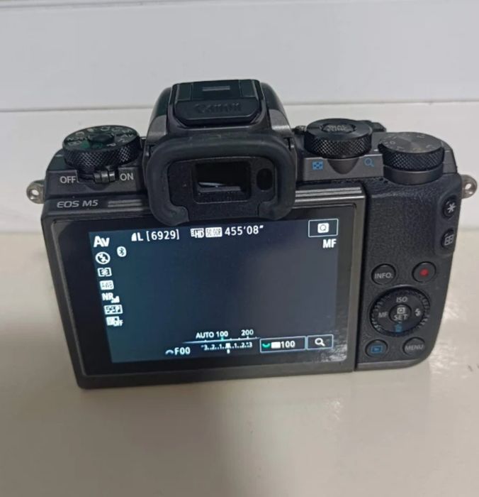 Canon M5   como nova