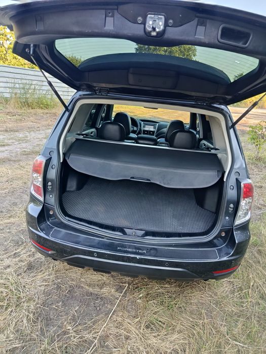 автомобиль Subaru forester