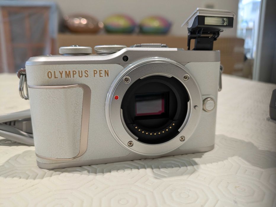 Olympus PEN E-PL10 - 16MP Branca "c/nova"