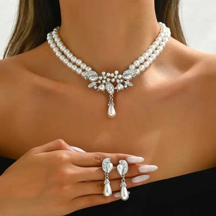 Conjuntos jóias strass ou  pérolas. Anti-alérgicos. Lindíssimos. Novos