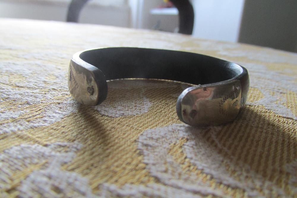 Pulseiras em madeira