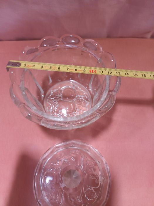 Bomboneira em vidro antigo e em bom estado