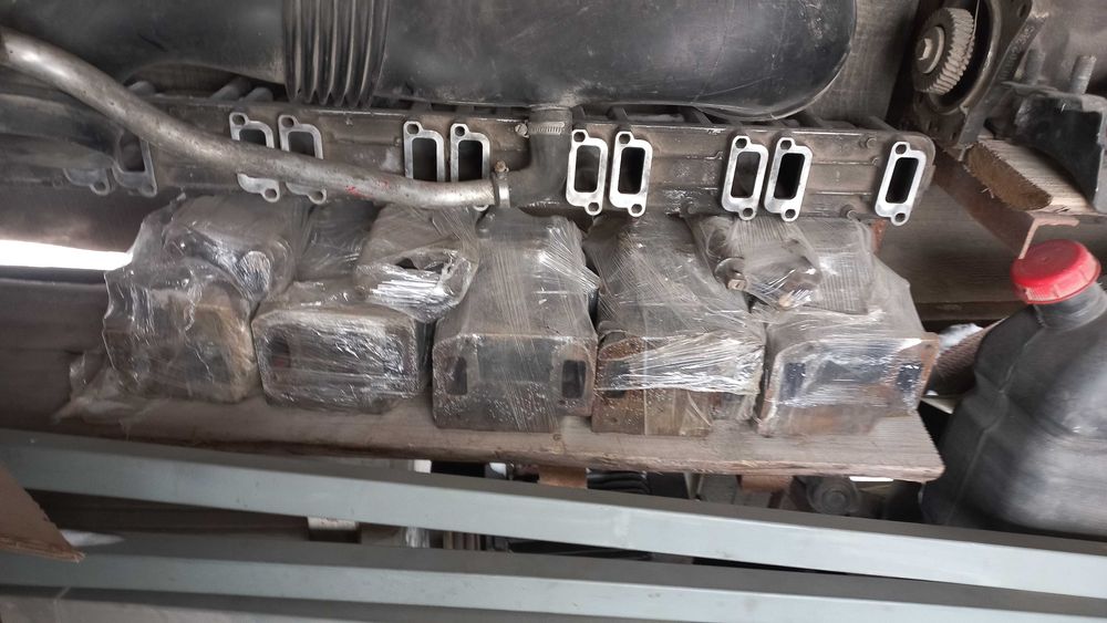 Продам по запчастям  двигатель и другие запчасти Скания R420