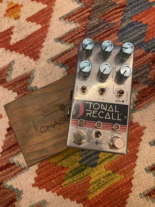 Chase Bliss Tonal Recall, Analog Delay (com caixa de madeira]