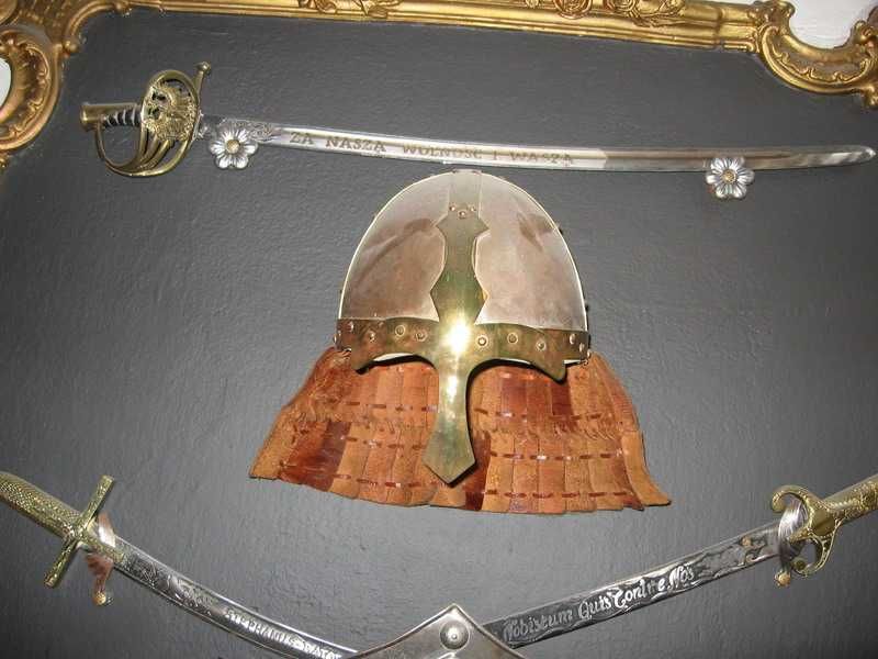 Panoplia komplet na ścianę szable, hełm, tarcza
