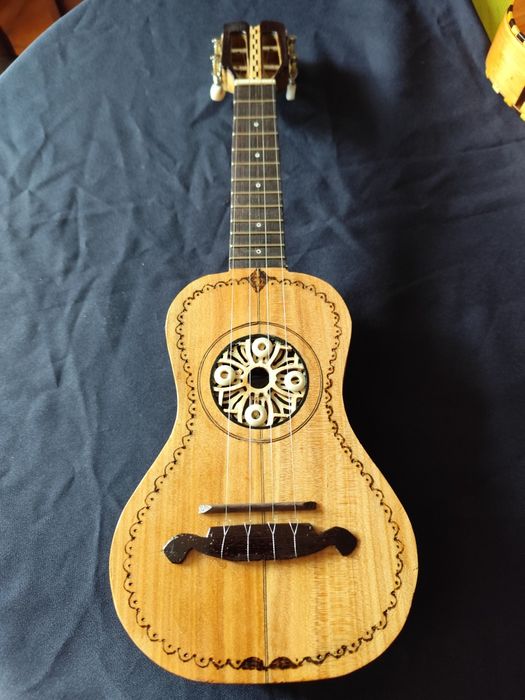 Belo cavaquinho NOVO , Minhoto , construído em wenguê,  .