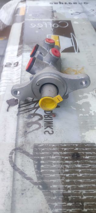 Головний тормозний циліндер