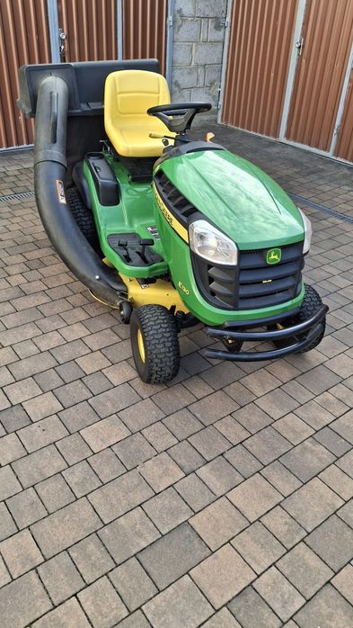 Kosiarka traktorek do koszenia John Deere E130