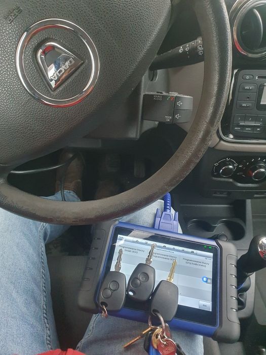 Awaryjne otwieranie samochodu .Dorabianie kluczy i naprawa pilotów