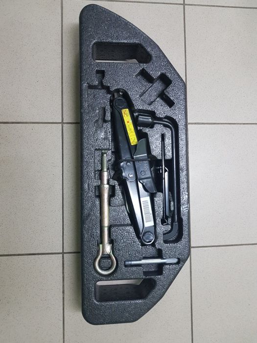 Peugeot 108 208 301 308 408 508 2008 3008 5008 Домкрат Ключ Крюк