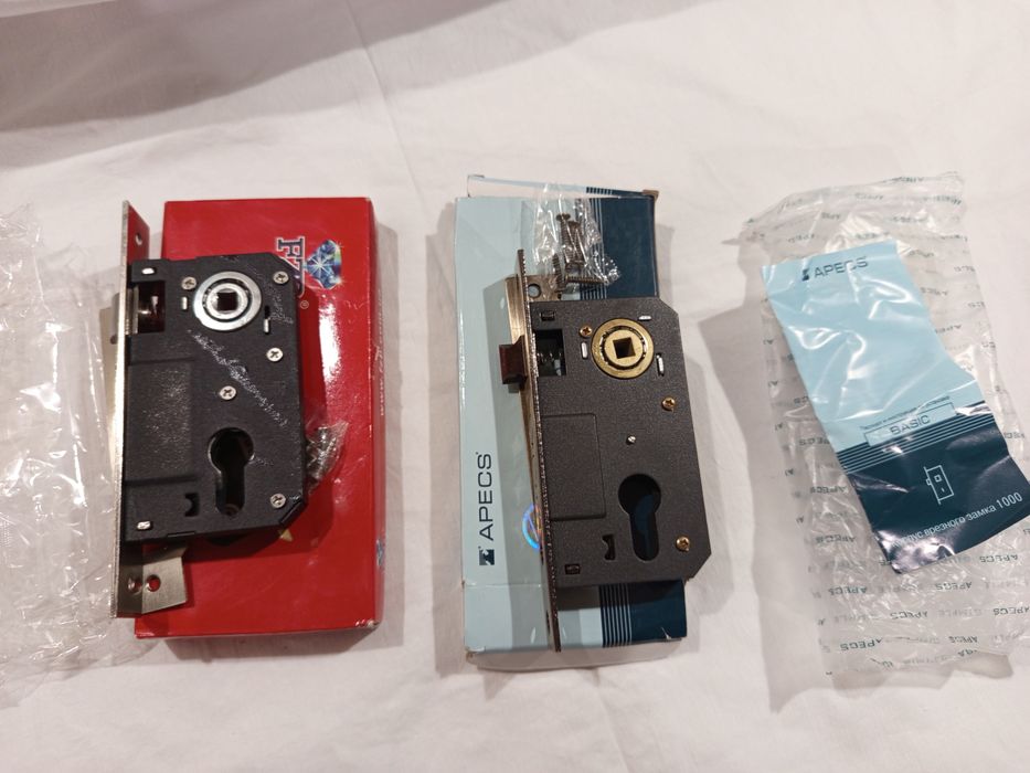 Замки для дверей врізні механічні