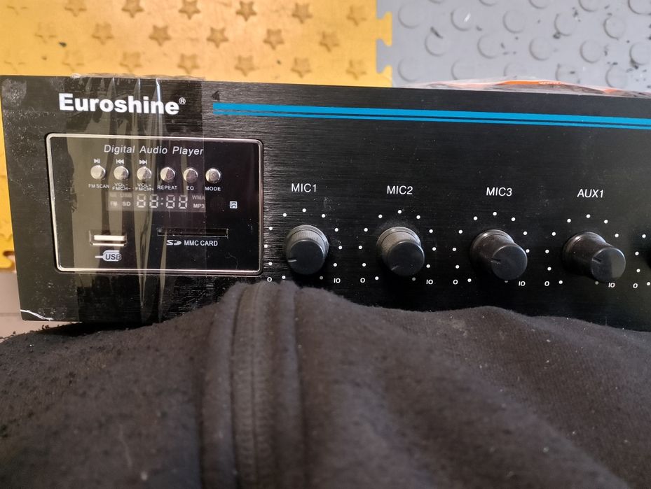 Продам підсилювач (потребує ремонту)і сабвуфер