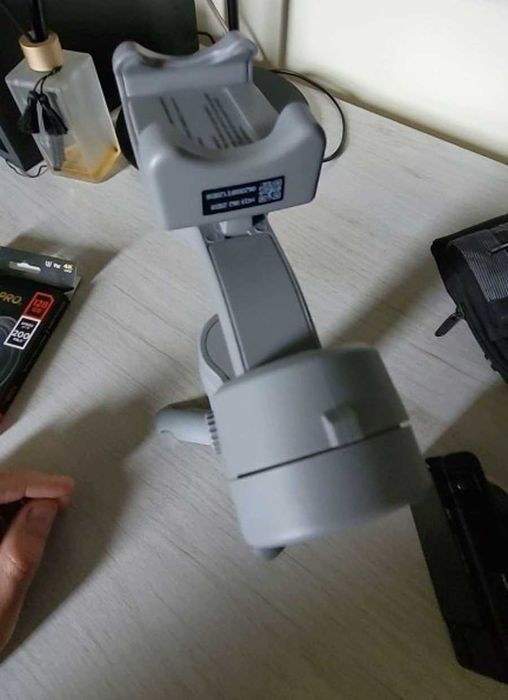 Розкладний трьохосьовий стабілізатор для відеореєстратора