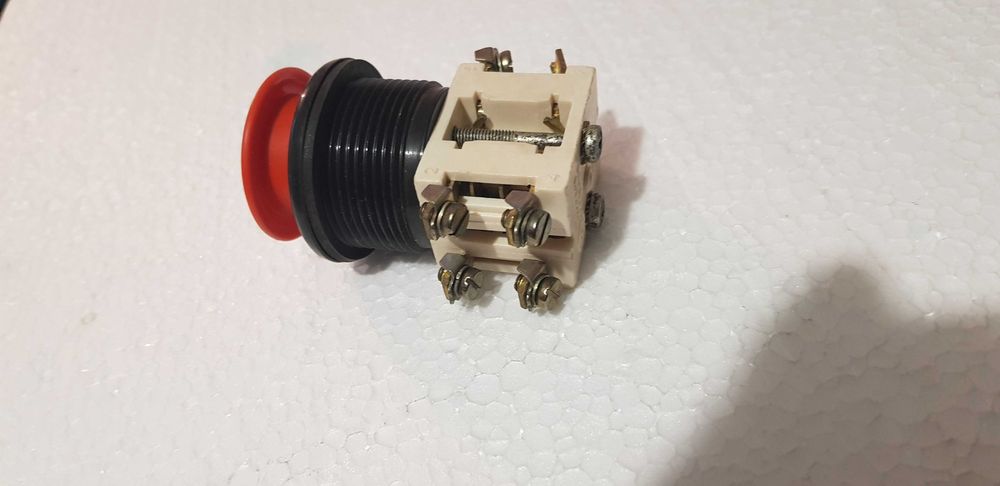 Przycisk sterowniczy START STOP z blokadą / kluczykiem 2,5A 500V