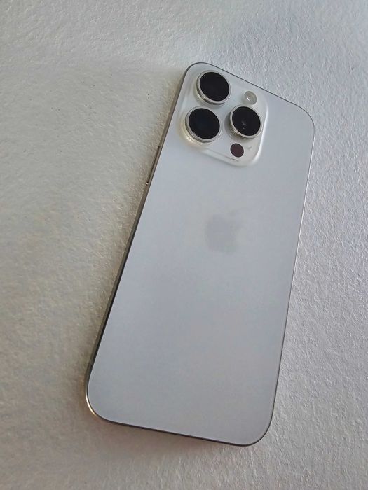 iPhone 15 Pro stan bardzo dobry